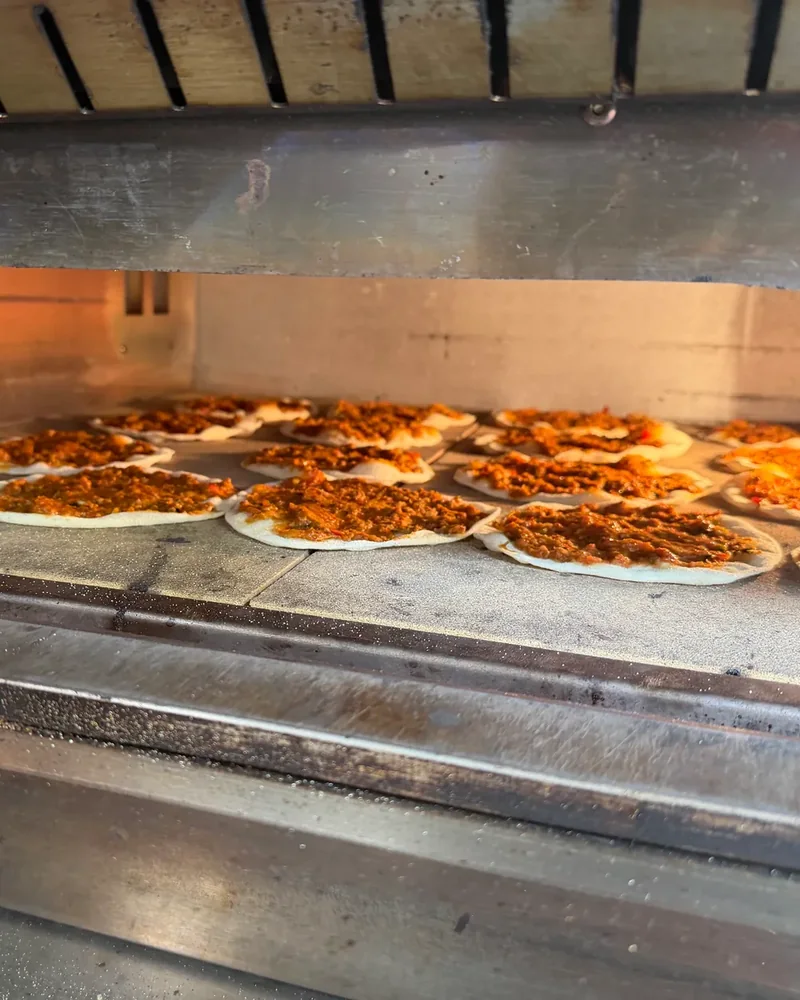 Lahmacun im Steinofen